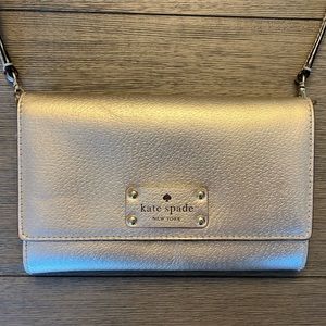 ♠️ Kate Spade ♠️ crossover.  Never been carried.